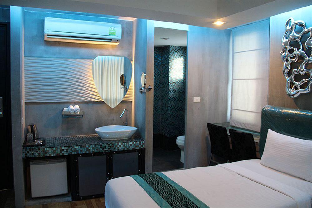 Blutique Hotel Bangkok Exterior photo