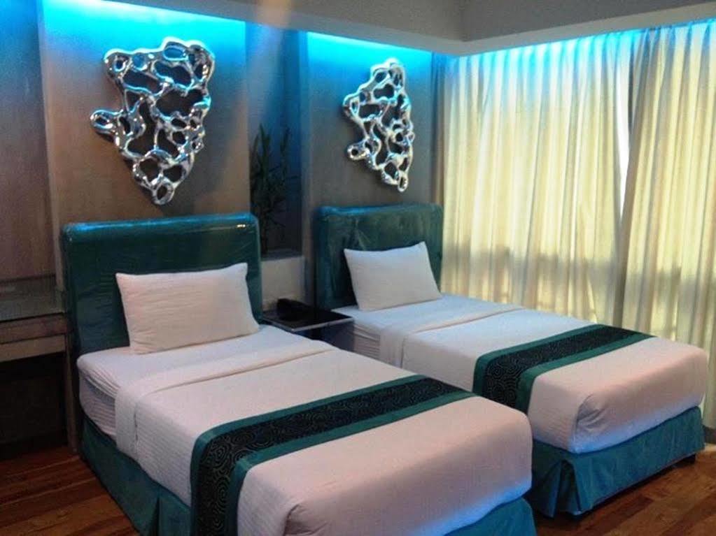 Blutique Hotel Bangkok Exterior photo